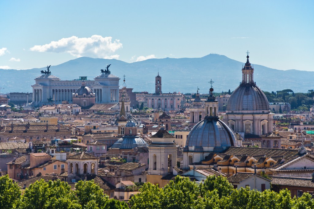 Cibo, giochi, e la capitale.